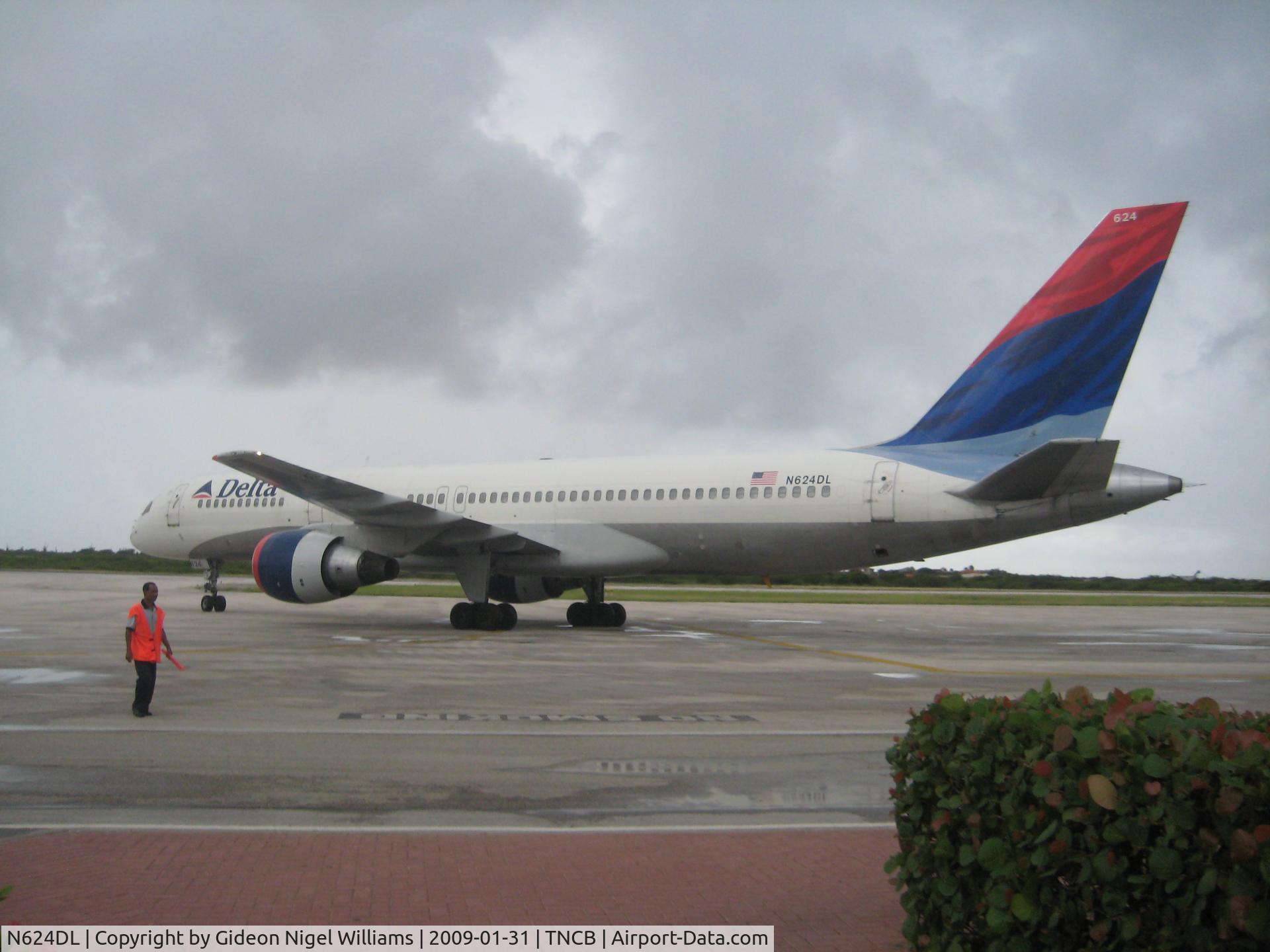N624DL, 1987 Boeing 757-232 C/N 22914, Taxiing
