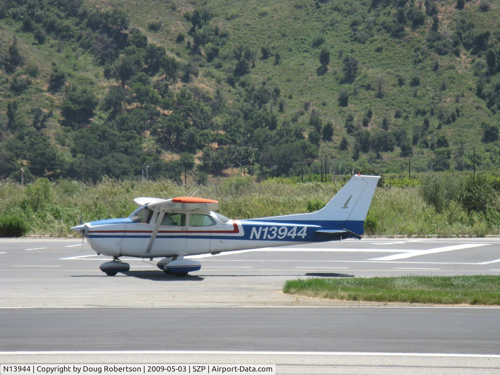 N13944, 1974 Cessna 172M C/N 17263047, 1974 Cessna 172M, Lycoming  O-320-E2D 150 Hp, taxi