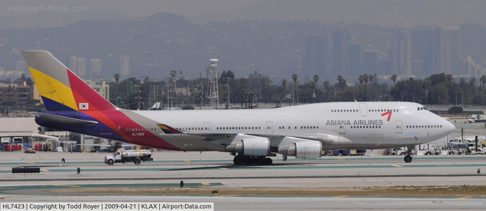 HL7423, 1997 Boeing 747-48EM(F) C/N 27282, Taxi to gate