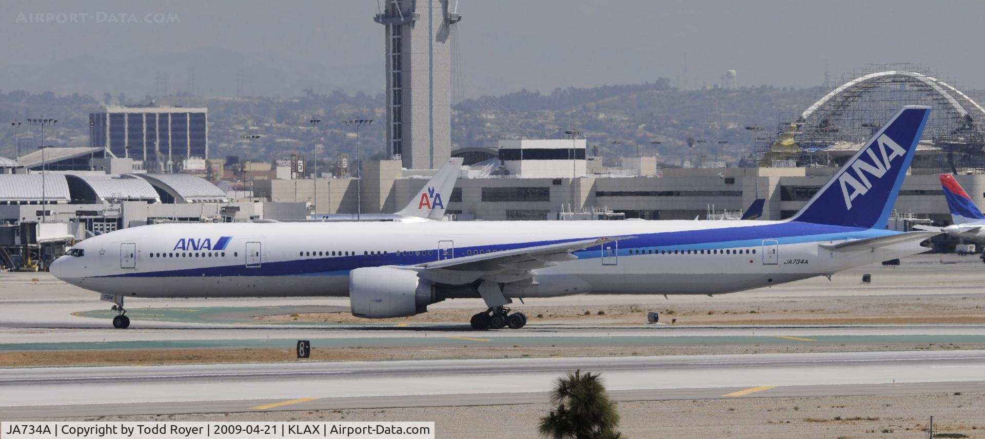 JA734A, 2006 Boeing 777-381/ER C/N 32649, Taxi to gate