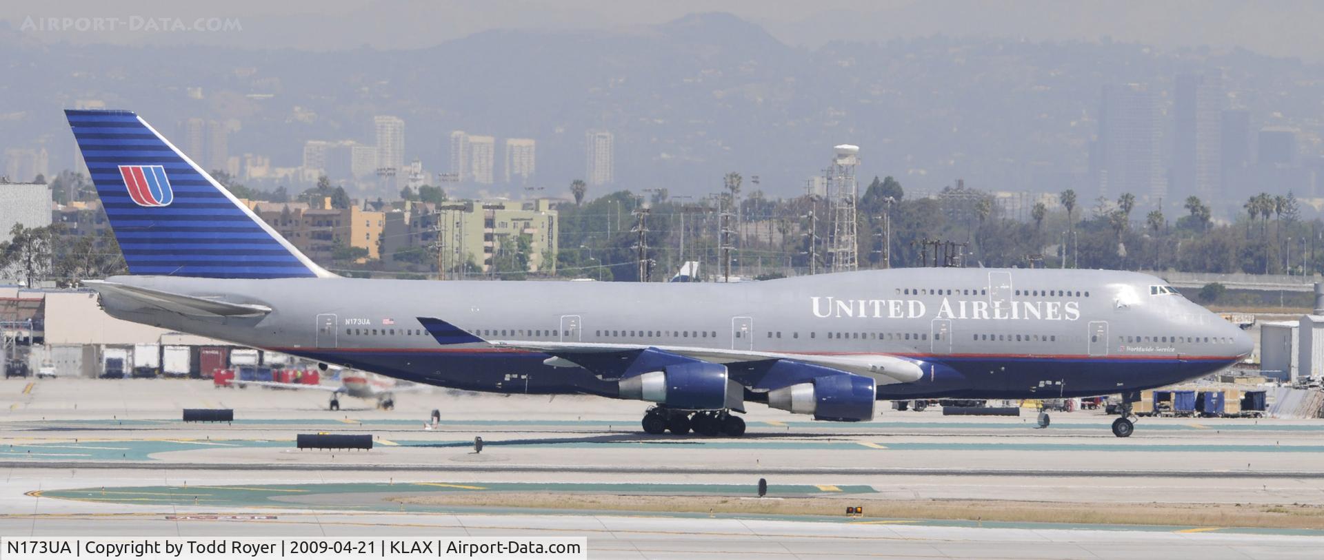 N173UA, 1989 Boeing 747-422 C/N 24380, Taxi to gate