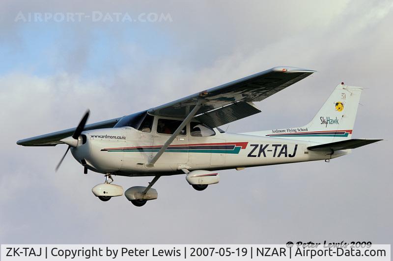 ZK-TAJ, 2001 Cessna 172R C/N 17281011, Ardmore Flying School Ltd., Ardmore