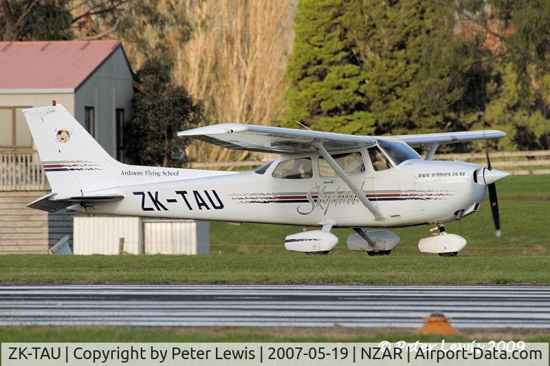 ZK-TAU, Cessna 172R C/N 17280637, Ardmore Flying School Ltd., Ardmore