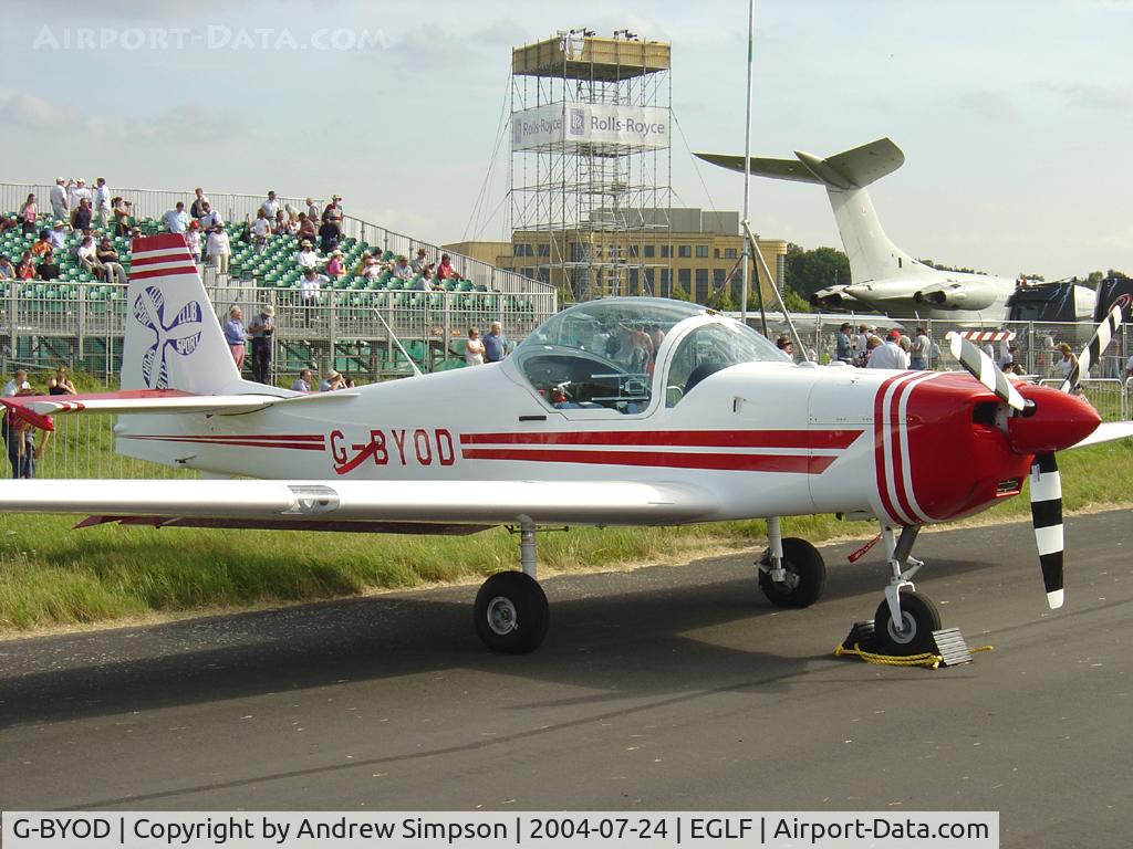G-BYOD, 2001 Slingsby T-67M-200 Firefly C/N 2265, Farnborough Airshow 2004.