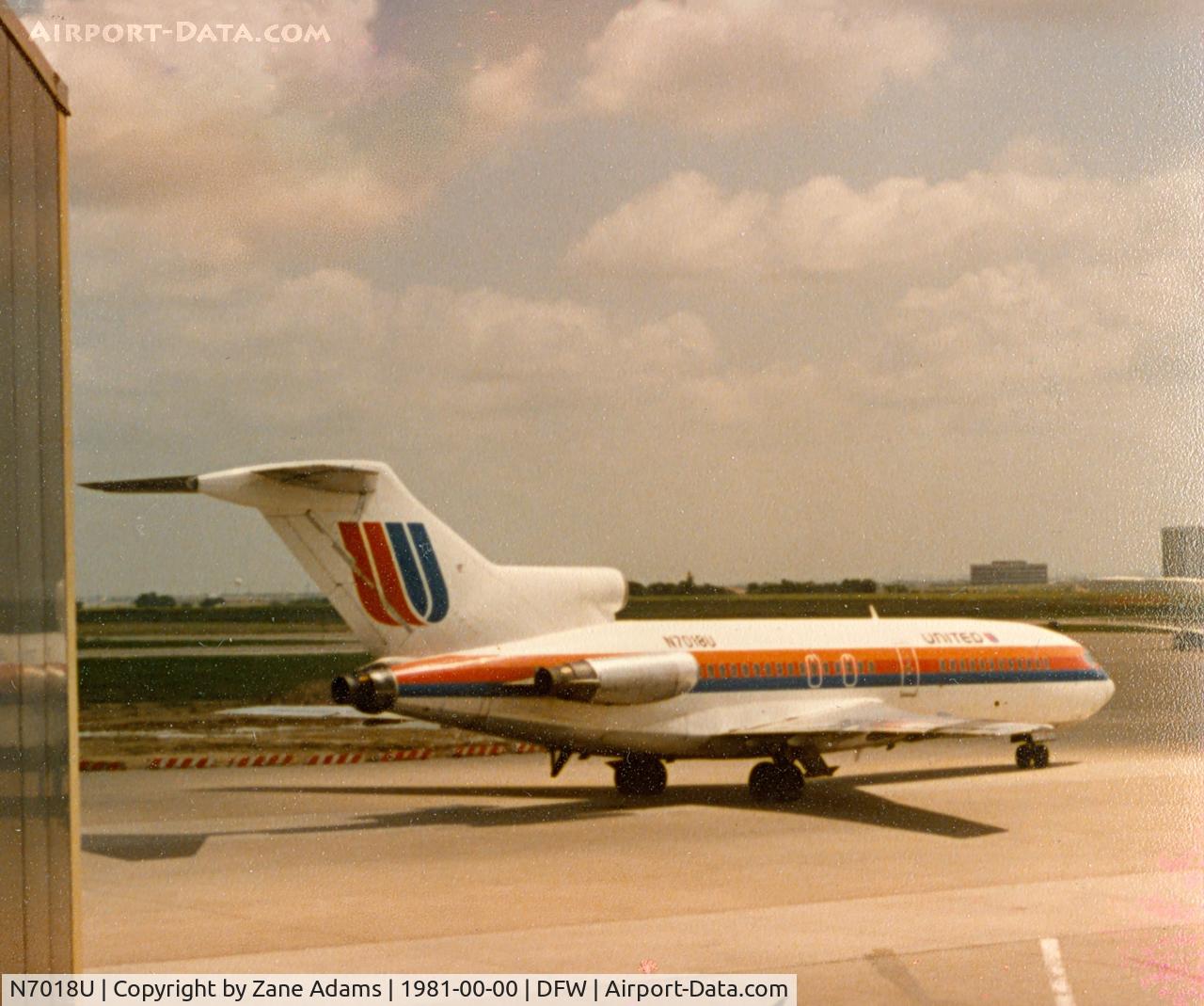 N7018U, Boeing 727-22 C/N 18310, United Airlines 727 at DFW