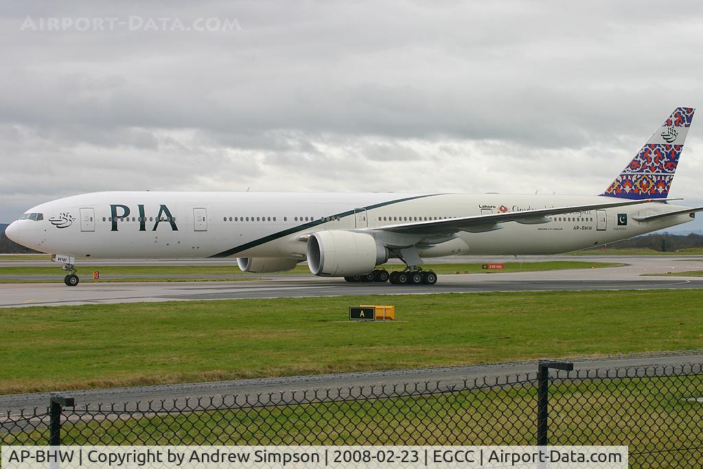AP-BHW, 2007 Boeing 777-340/ER C/N 33779, Taxiiing to stand at Manchester.