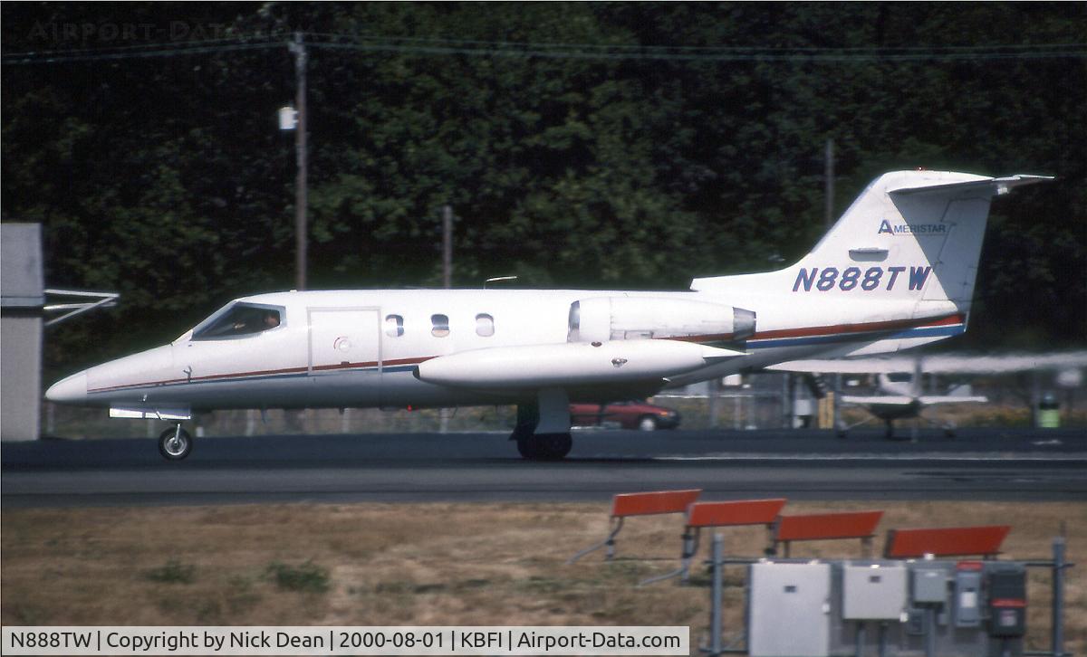 N888TW, 1974 Gates Learjet 24D C/N 292, KBFI