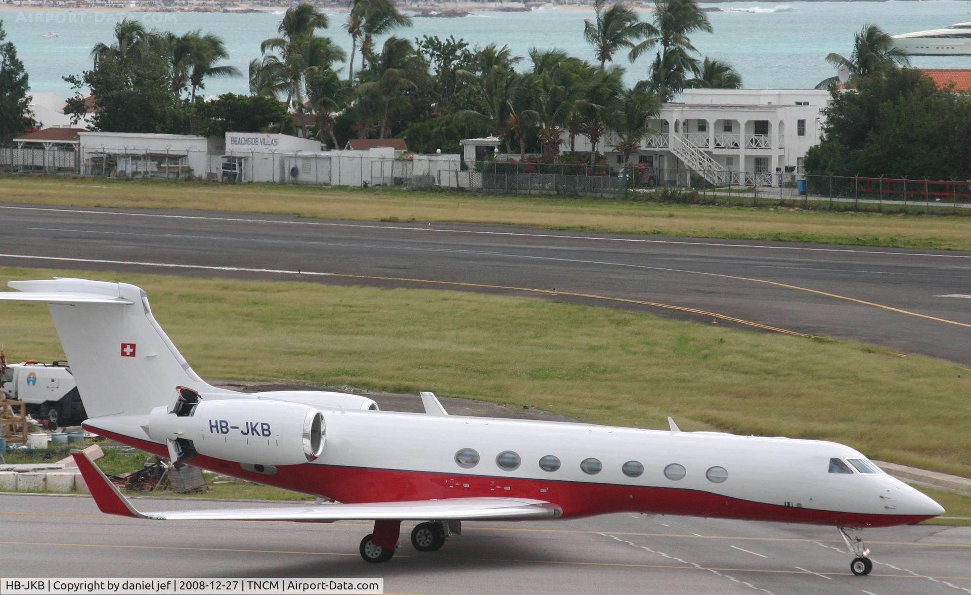 HB-JKB, 2008 Gulfstream Aerospace GV-SP (G550) C/N 5178, taxing runway 10