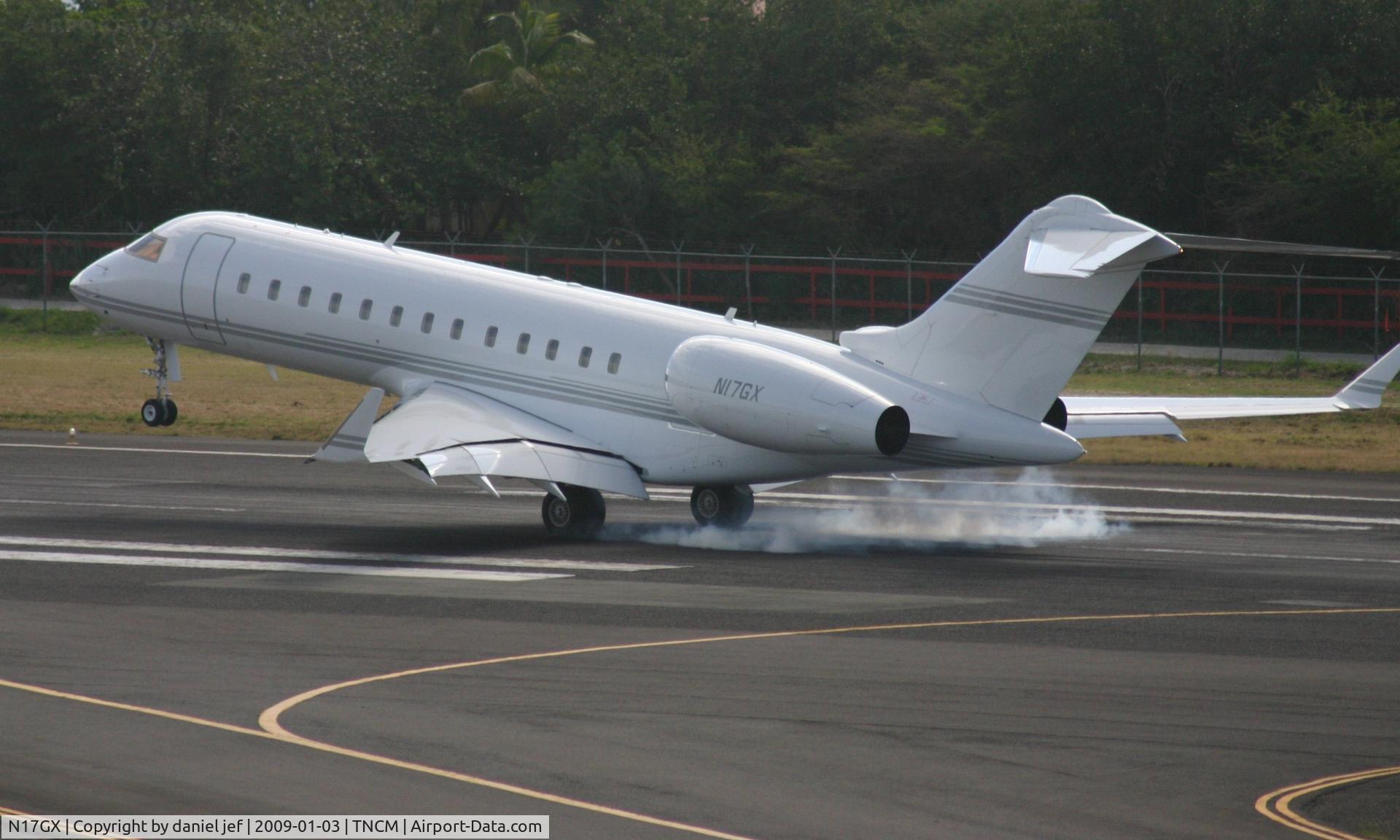 N17GX, 2000 Bombardier BD-700-1A10 Global Express C/N 9045, Landing 10