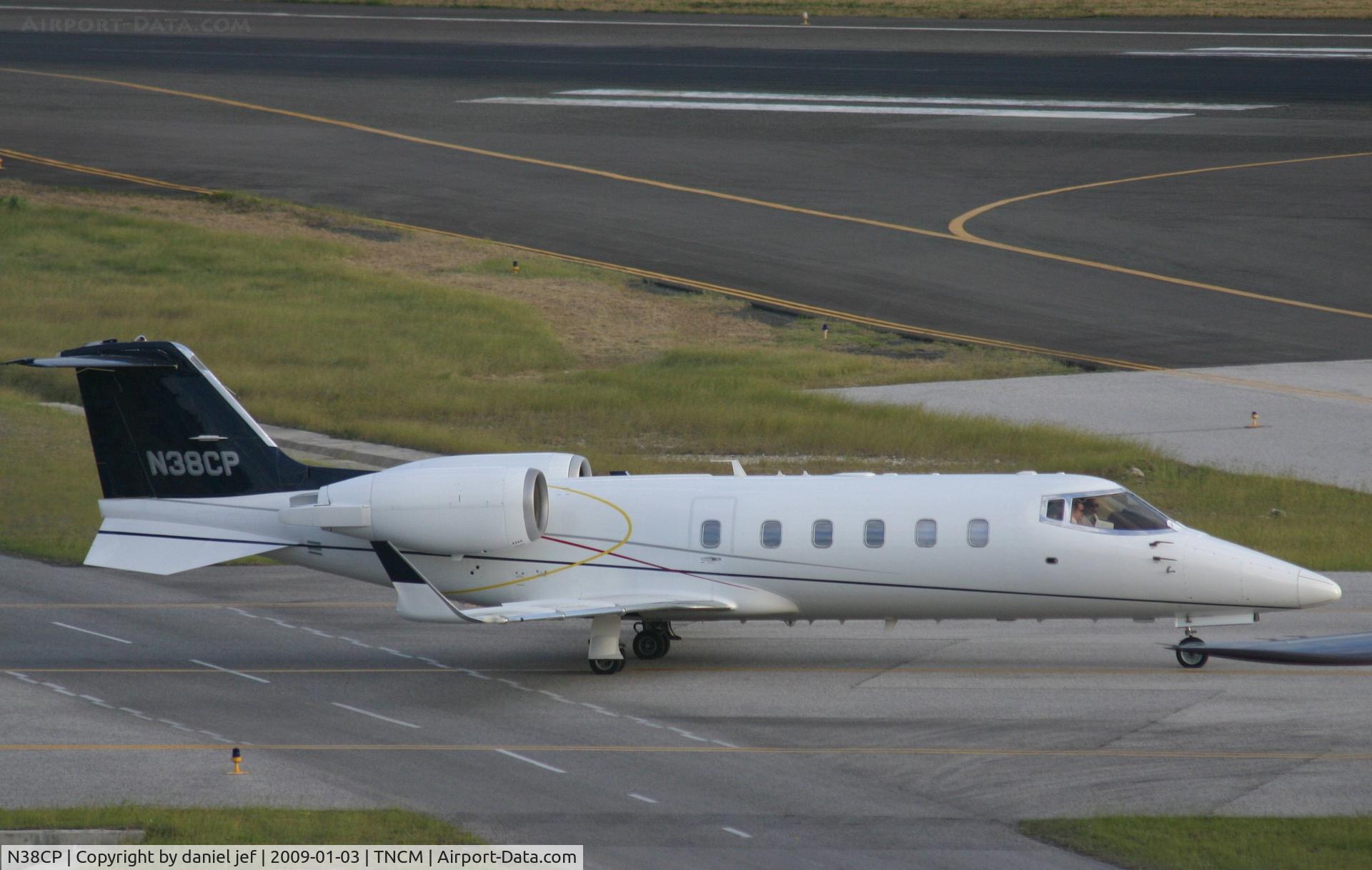 N38CP, 1997 Learjet Inc 60 C/N 108, taxing runway 10