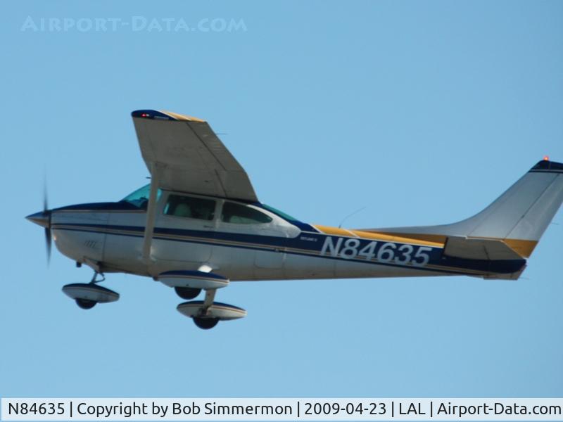 N84635, 1973 Cessna 182P Skylane C/N 18261888, Departing Sun N Fun 2009 - Lakeland, Florida