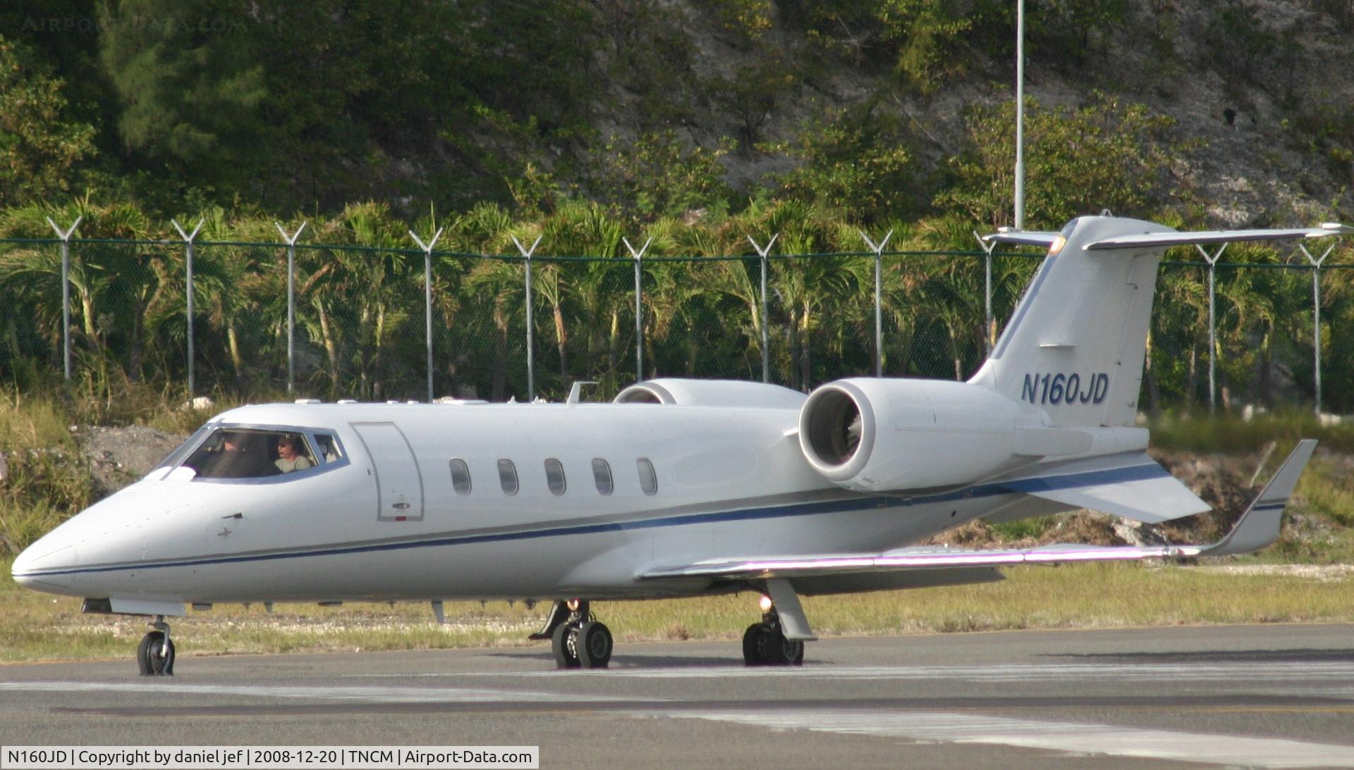 N160JD, 1995 Learjet 60 C/N 068, taking off