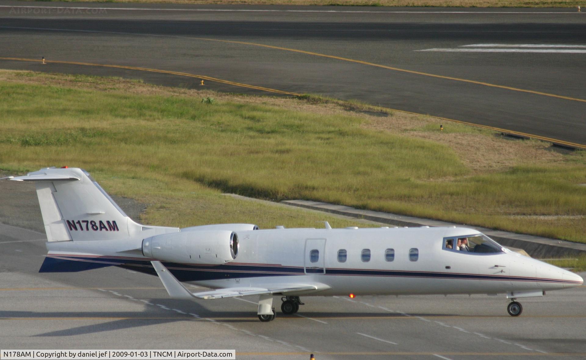 N178AM, Gates Learjet 55C C/N 144, taxing runway 10