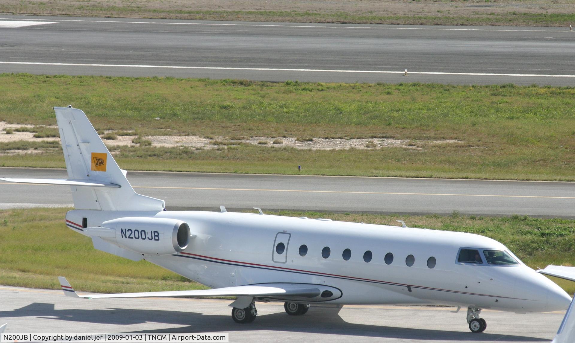 N200JB, 2007 Israel Aircraft Industries Gulfstream 200 C/N 164, park at the cargo ramp