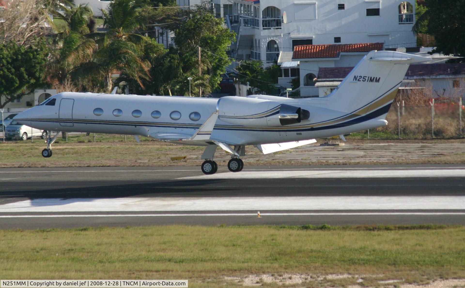 N251MM, 2002 Gulfstream Aerospace G-IV SP C/N 1495, Landing 10