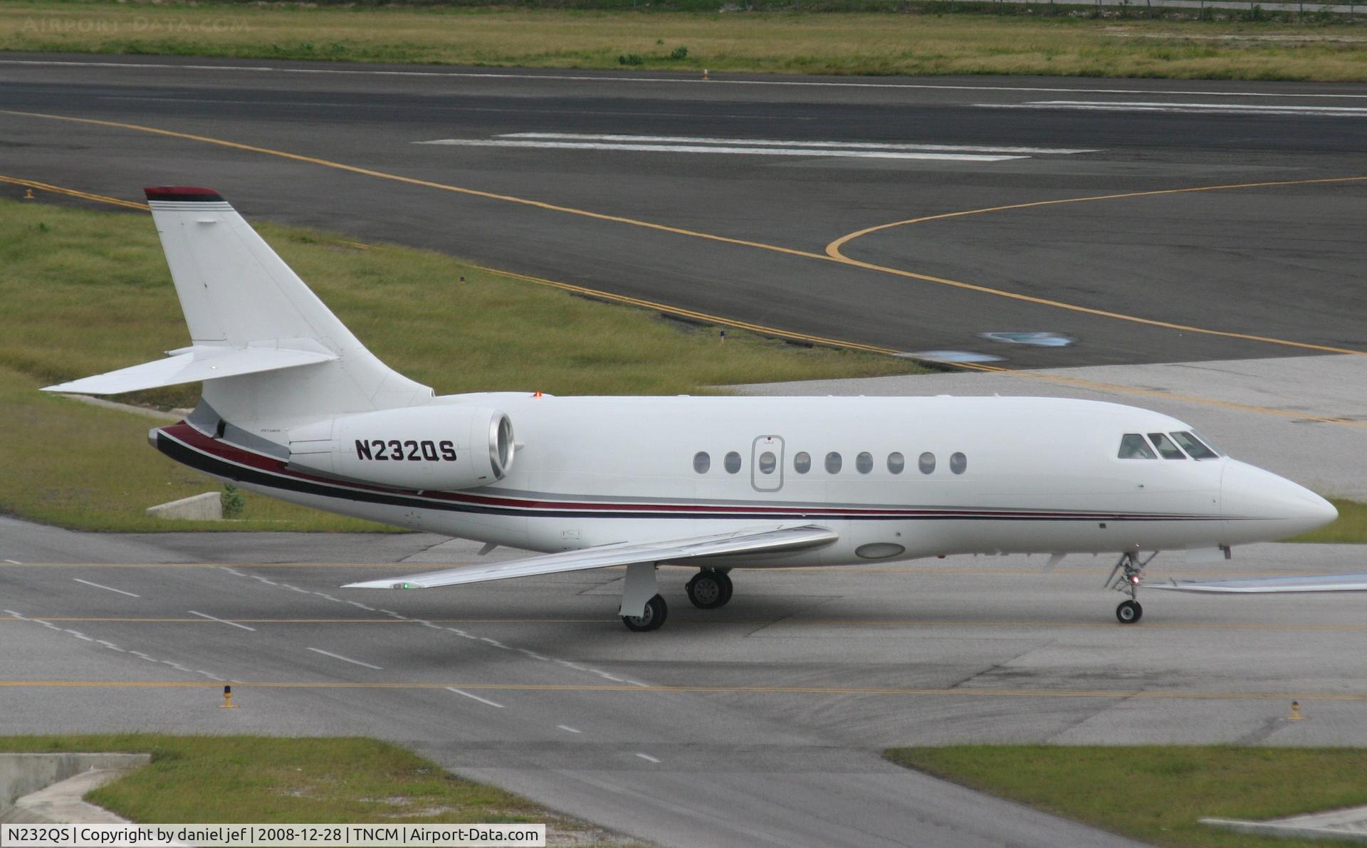 N232QS, 2007 Dassault Falcon 2000EX C/N 115, taxing runway 10