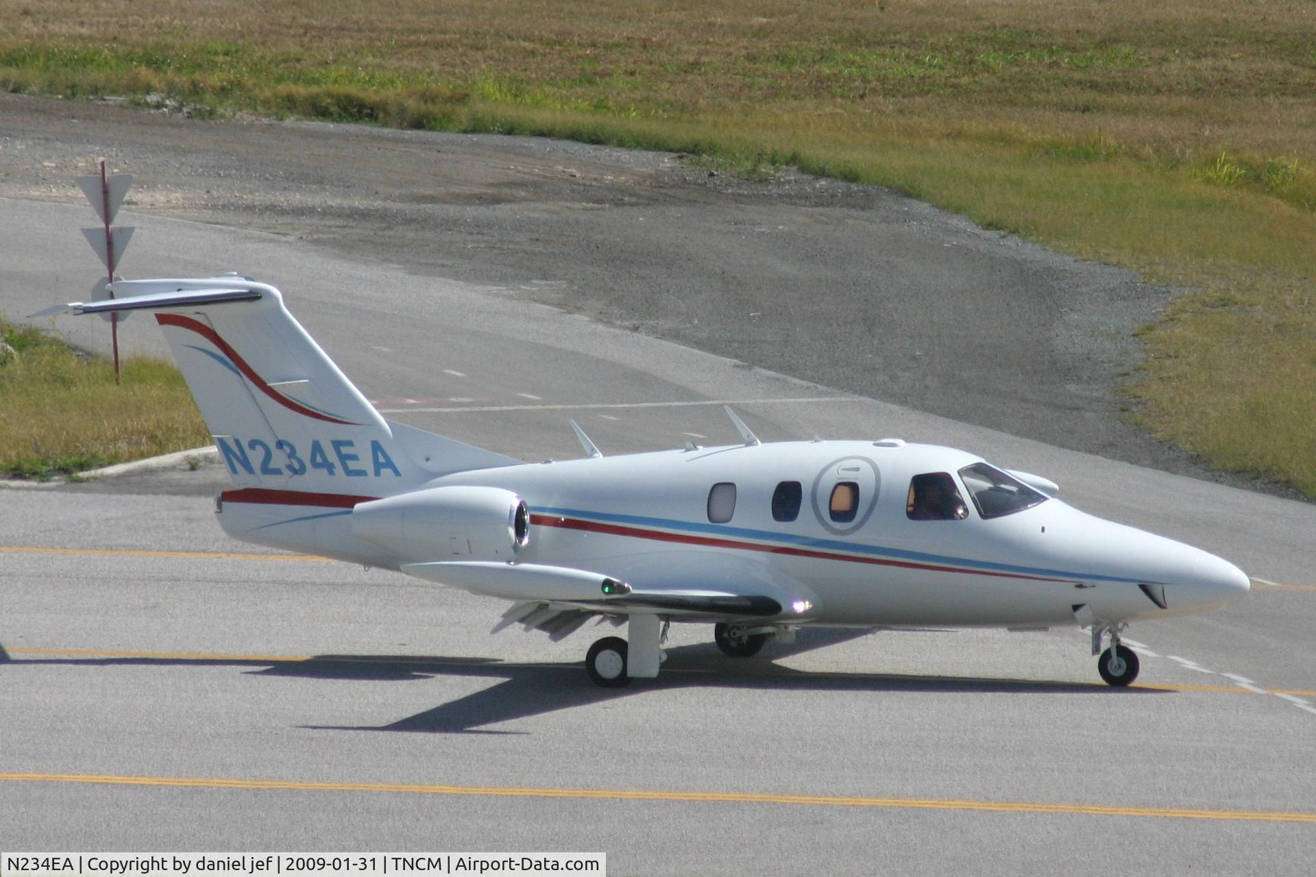 N234EA, 2008 Eclipse Aviation Corp EA500 C/N 000156, taxing runway 10