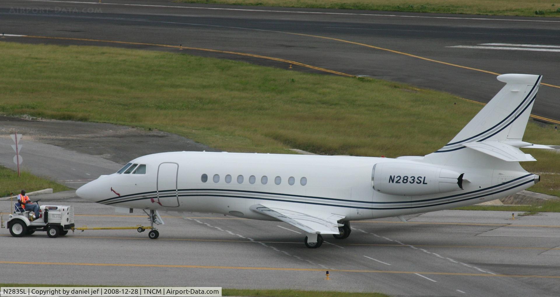 N283SL, 2006 Dassault Falcon 2000EX C/N 83, Taxing to parking