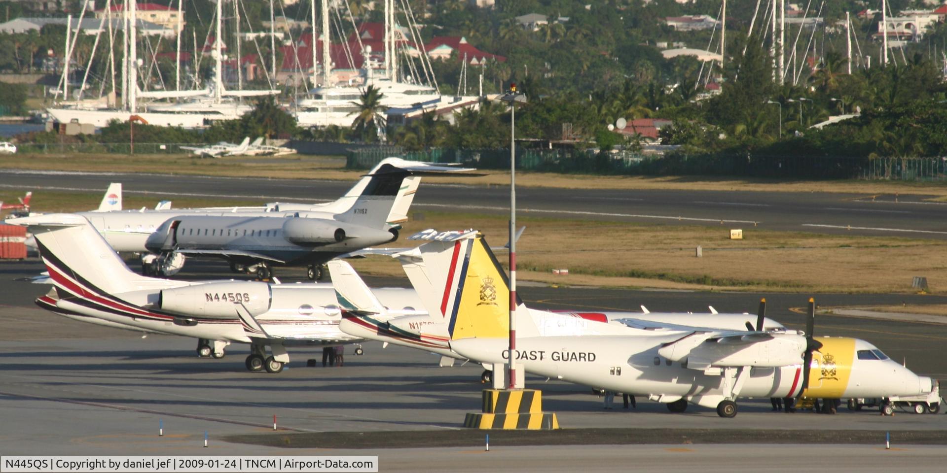N445QS, 2006 Gulfstream Aerospace GIV-X (G450) C/N 4037, park at the ramp