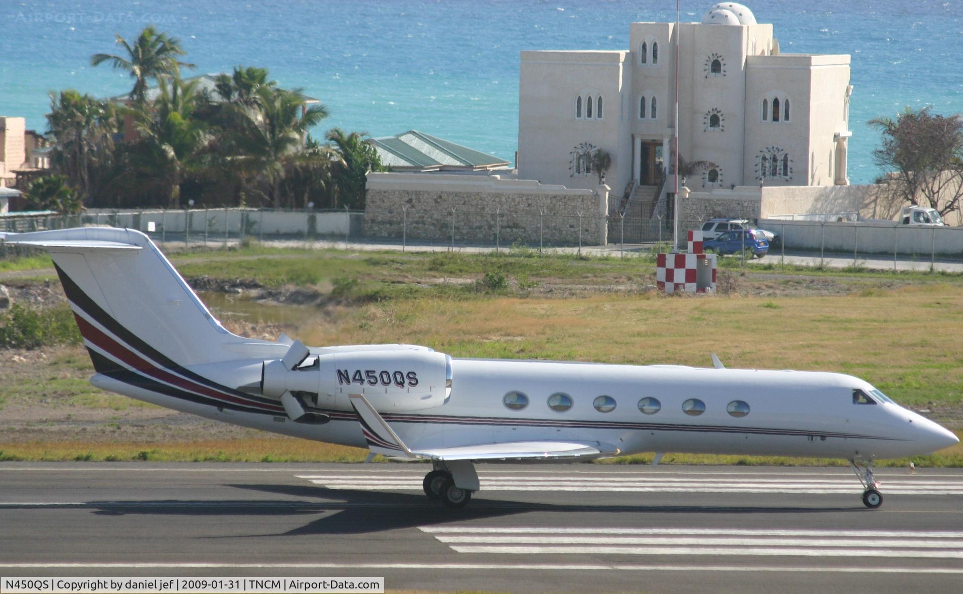 N450QS, 2006 Gulfstream Aerospace GIV-X (G450) C/N 4046, Back tracking runway 10