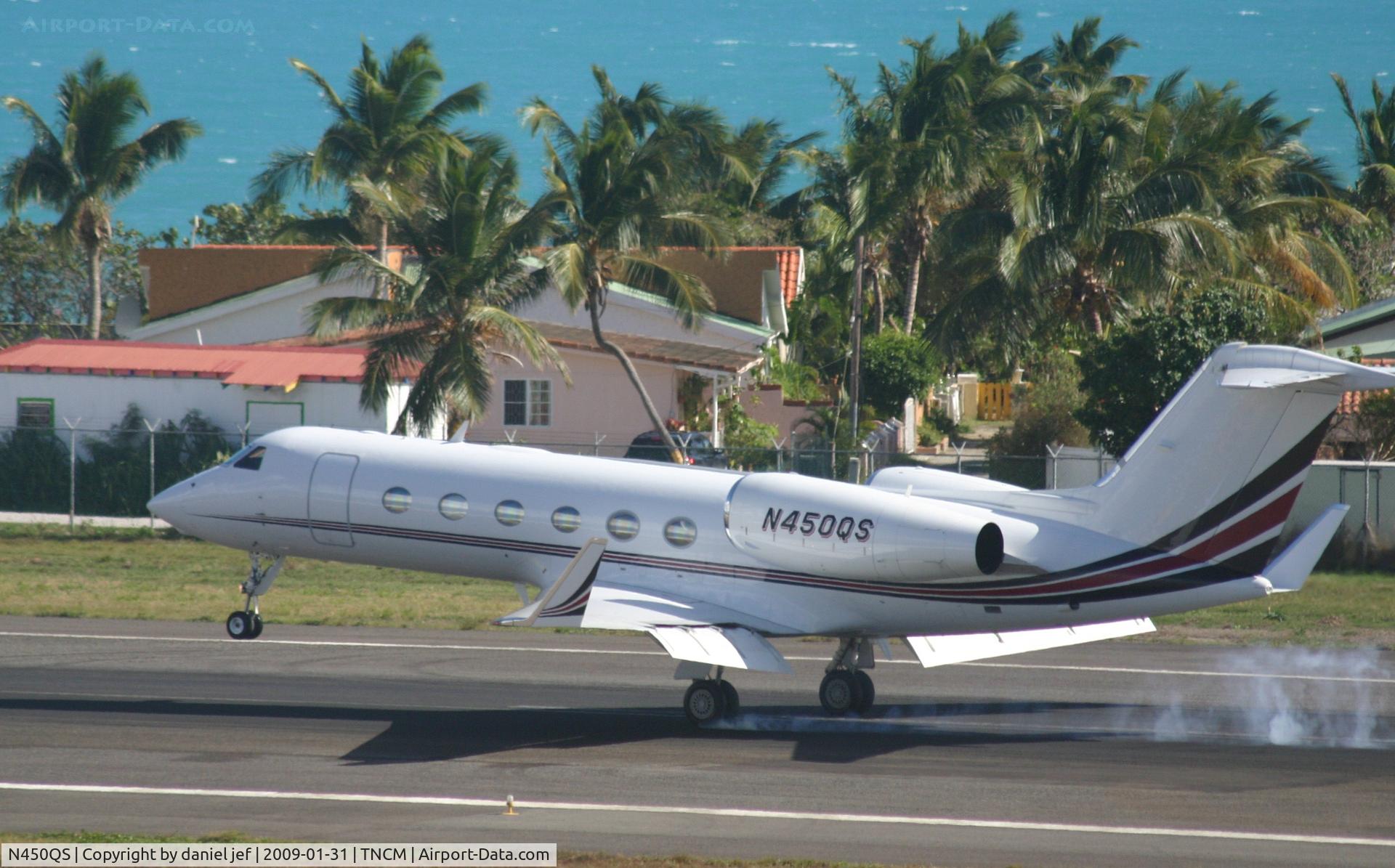 N450QS, 2006 Gulfstream Aerospace GIV-X (G450) C/N 4046, Landing 10