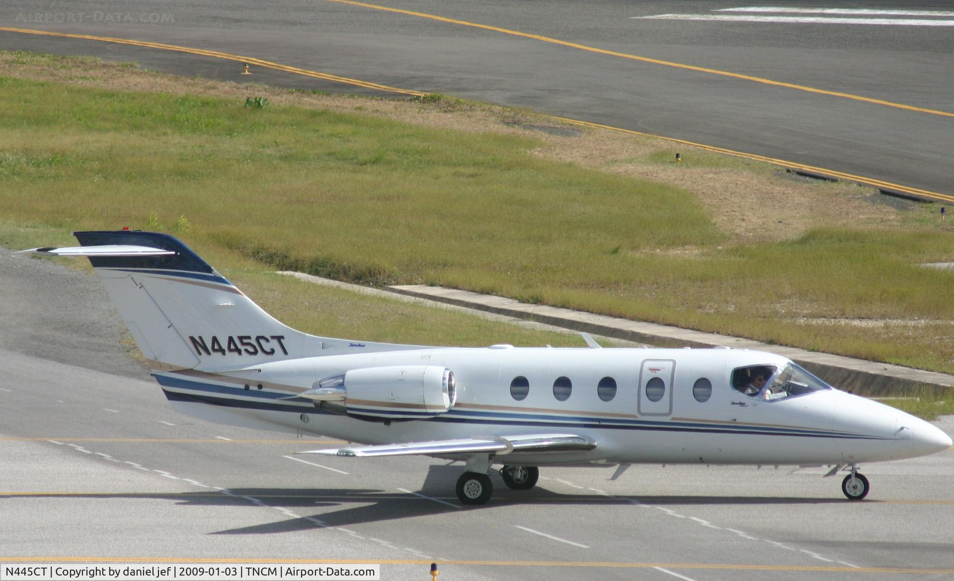N445CT, 2007 Hawker Beechcraft 400A Beechjet C/N RK-535, taxing runway 10