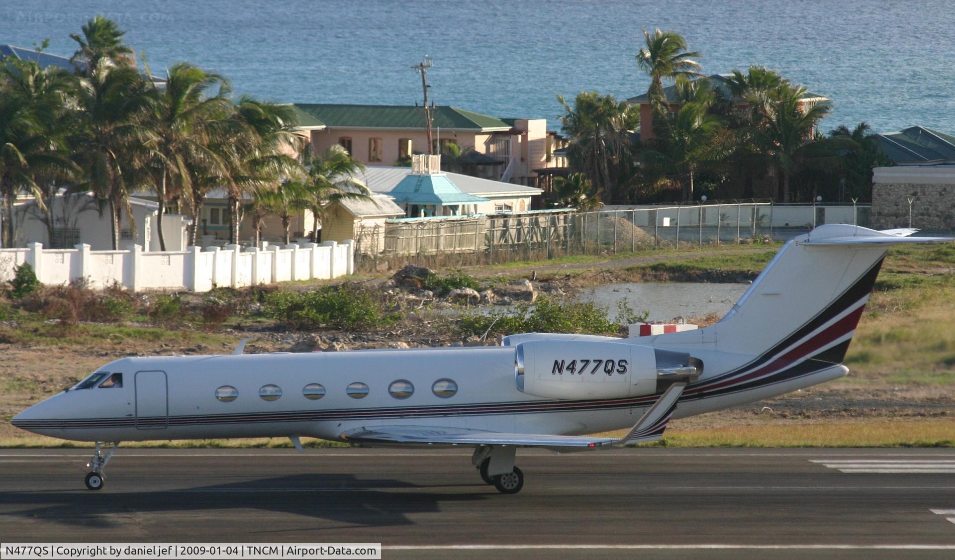 N477QS, 1999 Gulfstream Aerospace G-IV C/N 1377, taking off