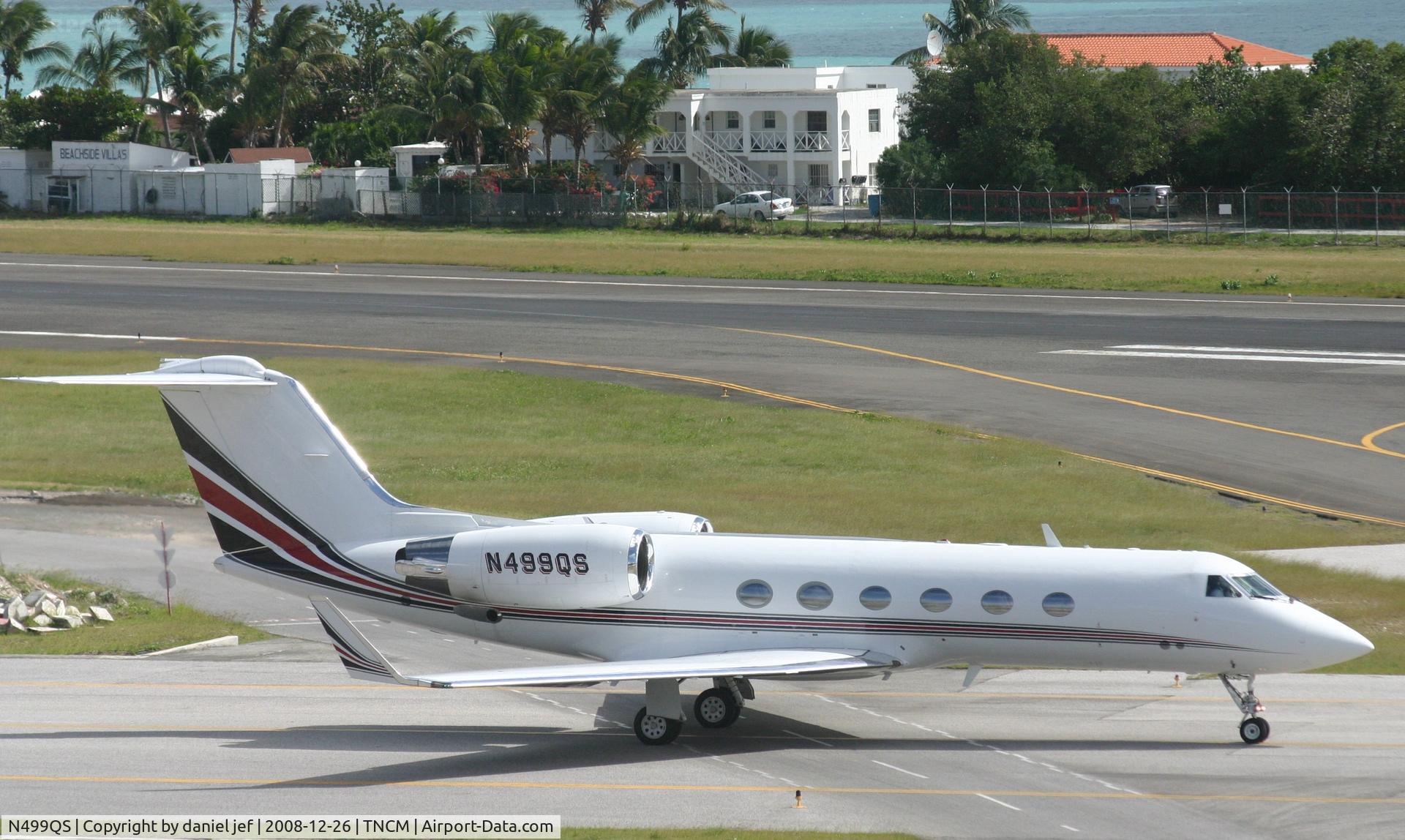 N499QS, 1996 Gulfstream Aerospace G-IV C/N 1299, taxing runway 10