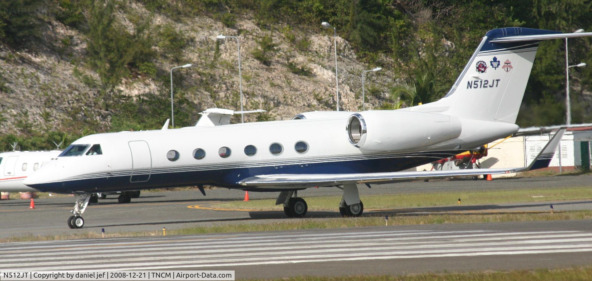 N512JT, 2004 Gulfstream Aerospace GIV-X (G450) C/N 4005, taxing runway 10