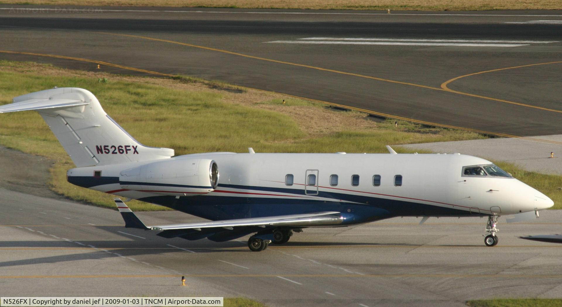 N526FX, 2006 Bombardier Challenger 300 (BD-100-1A10) C/N 20118, taxing runway 10