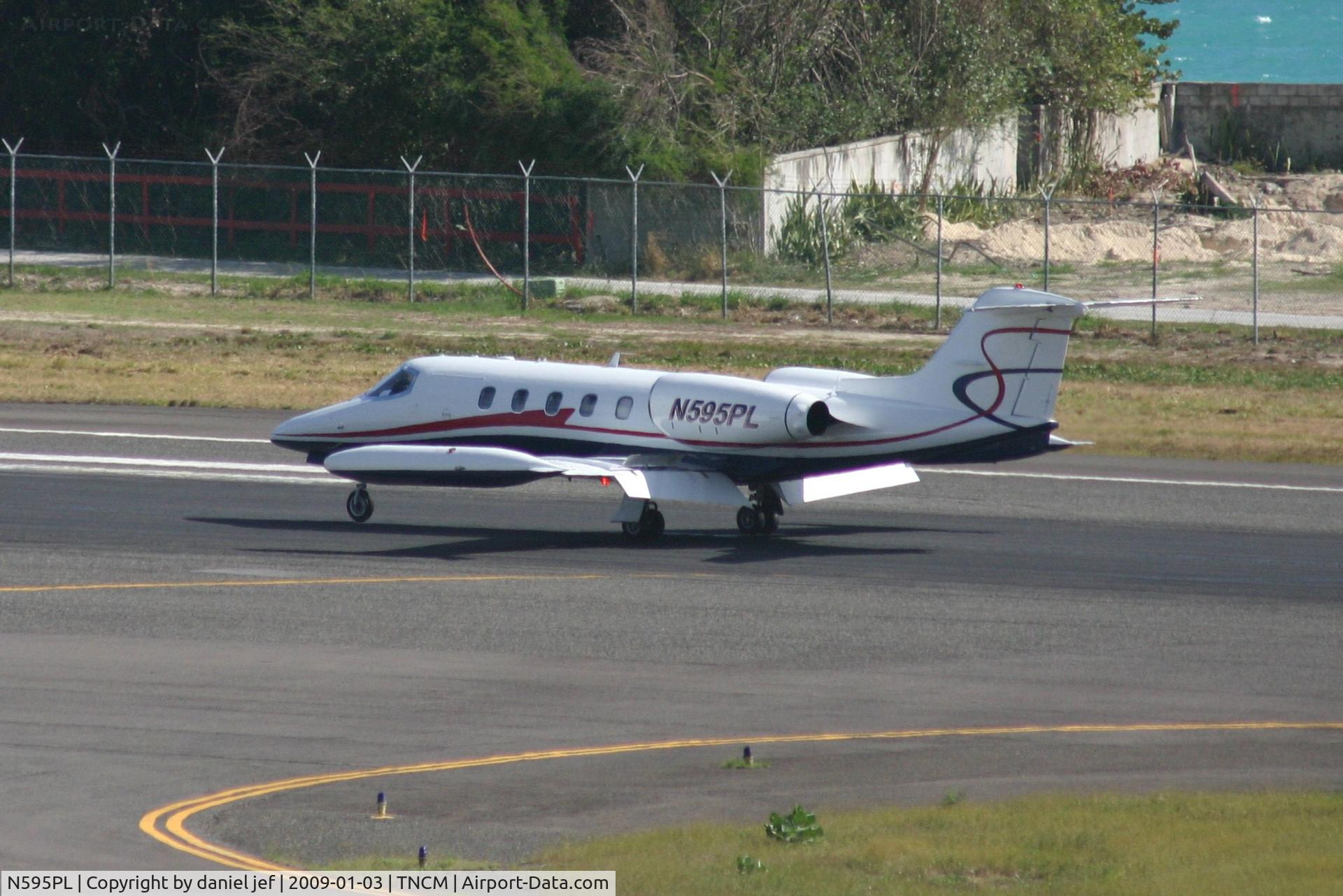 N595PL, 1981 Gates Learjet 35A C/N 35A-448, Landing 10