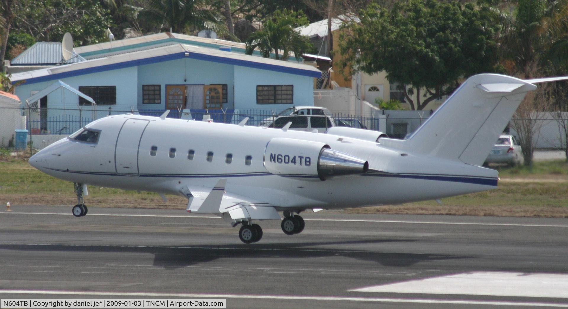 N604TB, 2006 Bombardier Challenger 604 (CL-600-2B16) C/N 5663, Landing 10