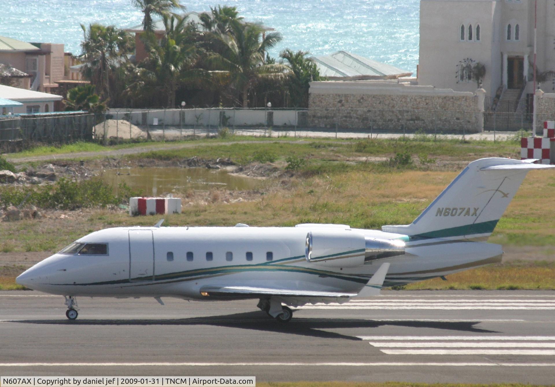 N607AX, 1990 Canadair Challenger 601-3A (CL-600-2B16) C/N 5075, taking off
