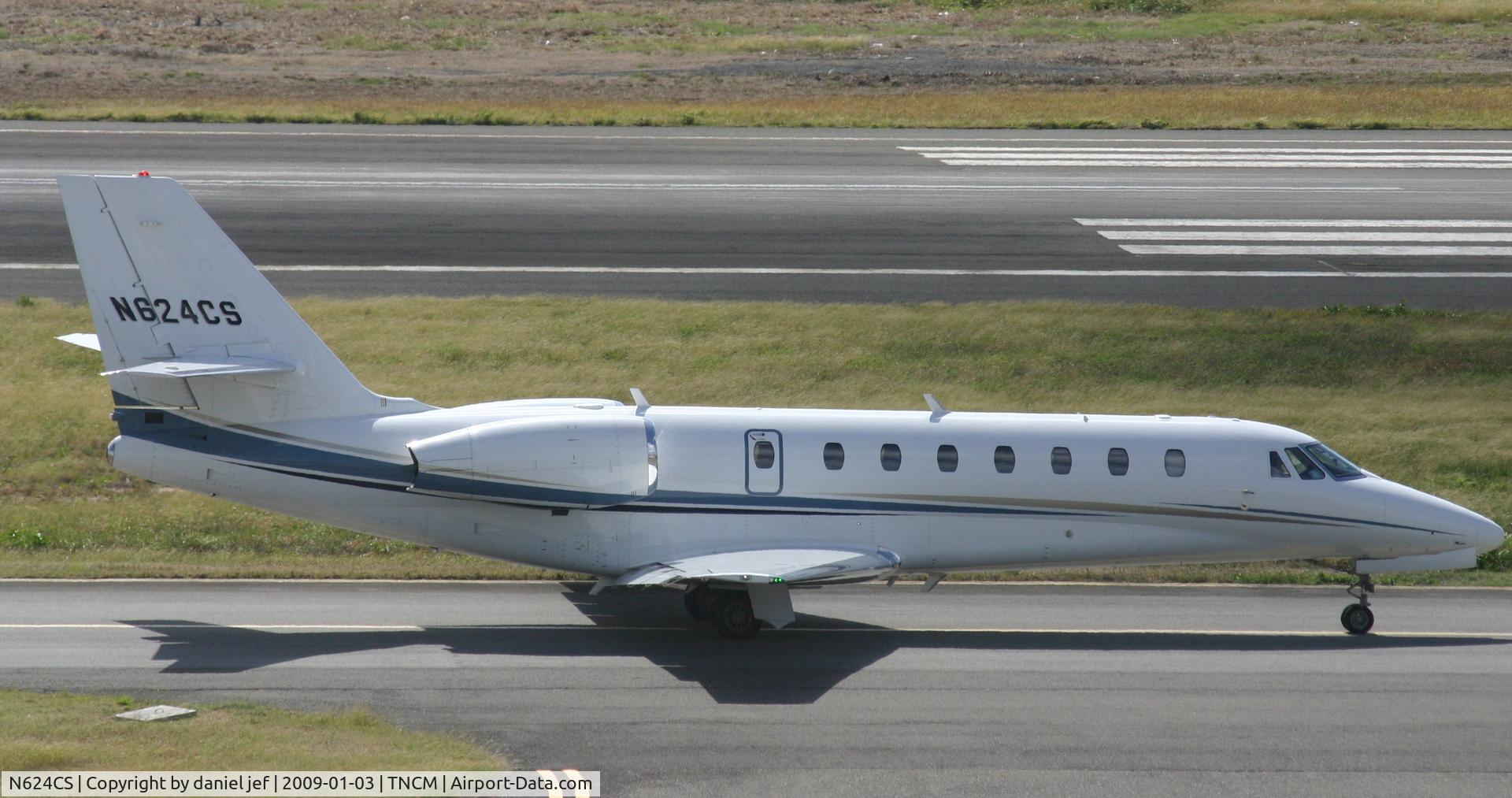 N624CS, 2007 Cessna 680 Citation Sovereign C/N 6800131, taxing runway 10