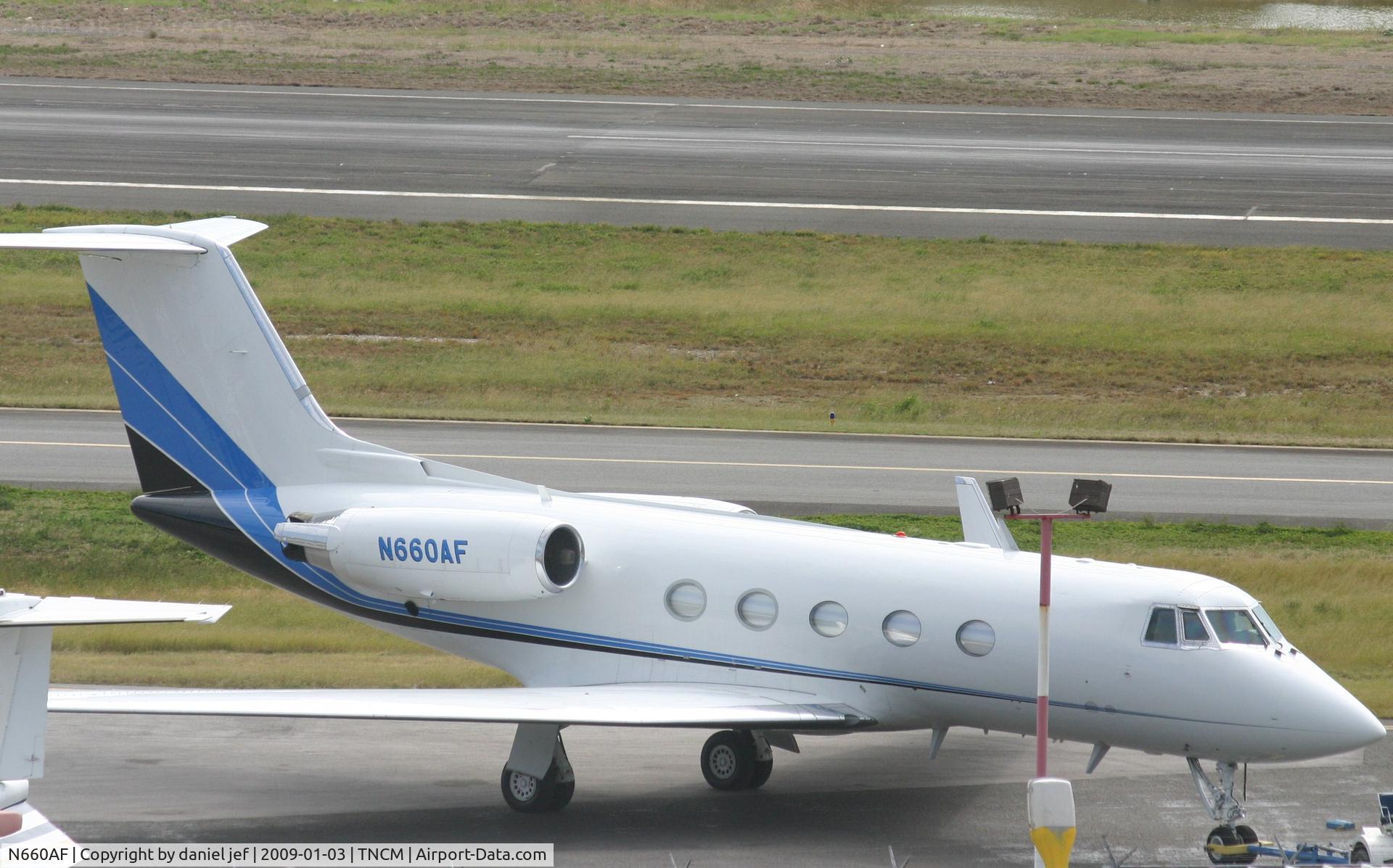 N660AF, 1969 Gulfstream Aerospace G1159B C/N 070, park at the cargo ramp