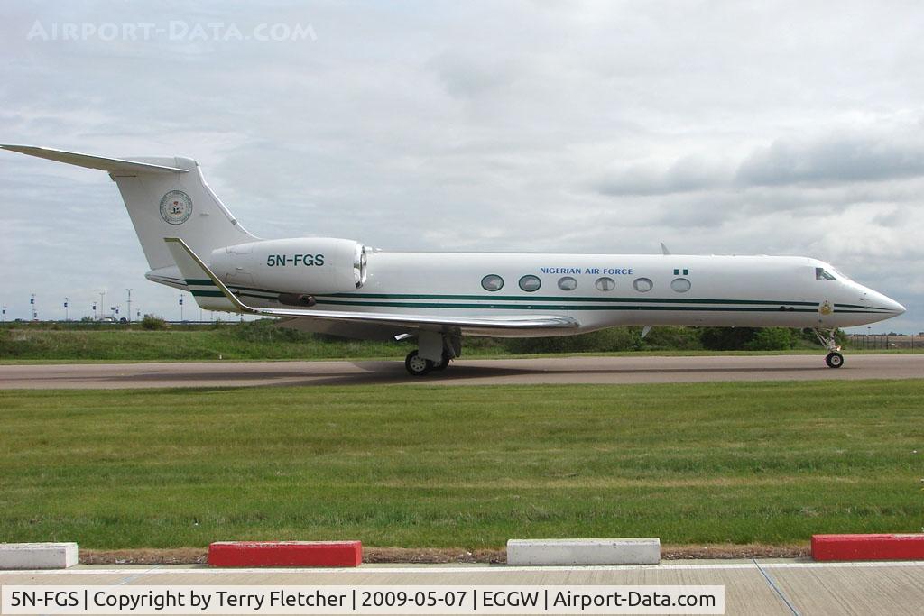 5N-FGS, 2001 Gulfstream Aerospace V C/N 643, Nigerian Air Force Gulf 5 at Luton