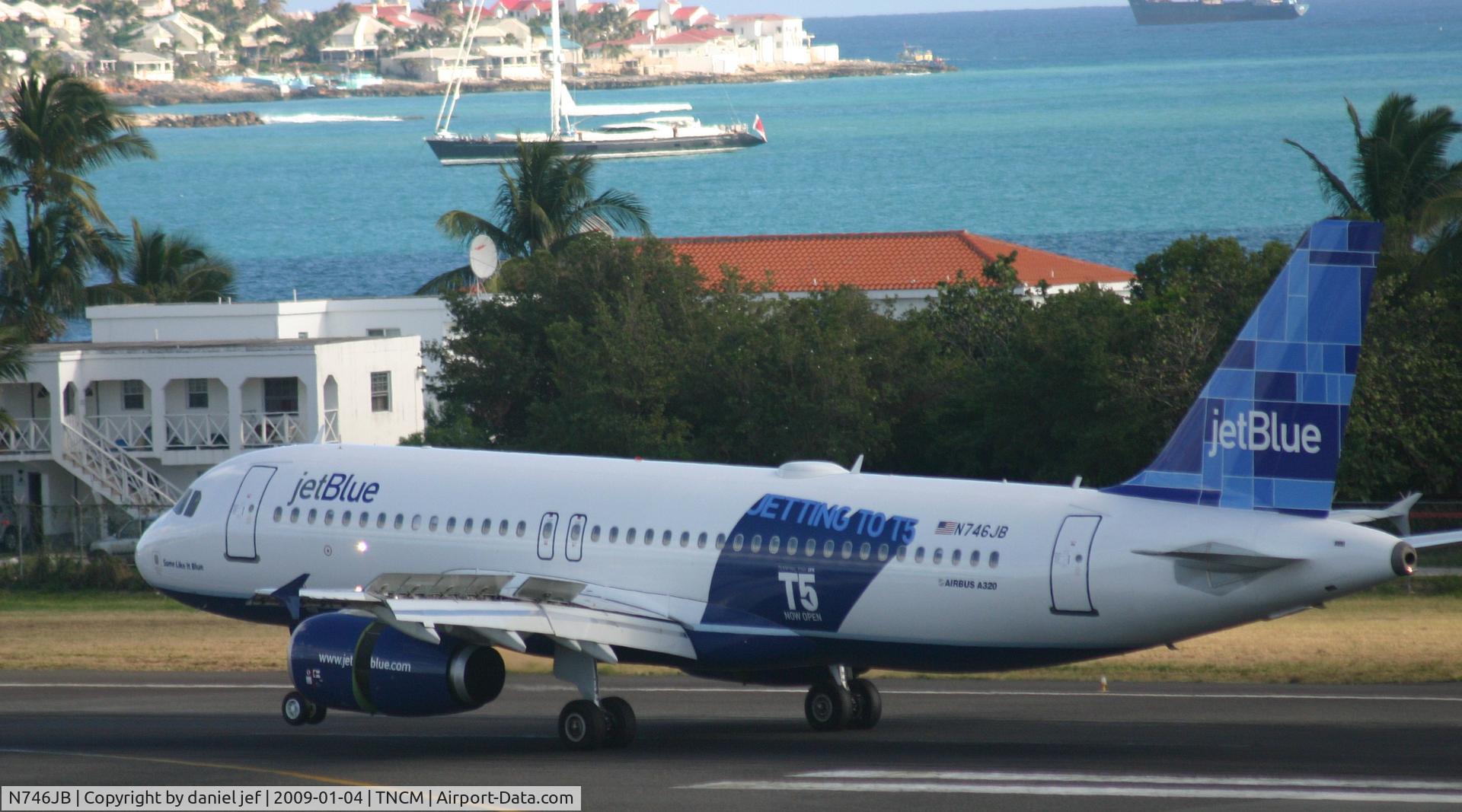 N746JB, 2008 Airbus A320-232 C/N 3622, Landing 10