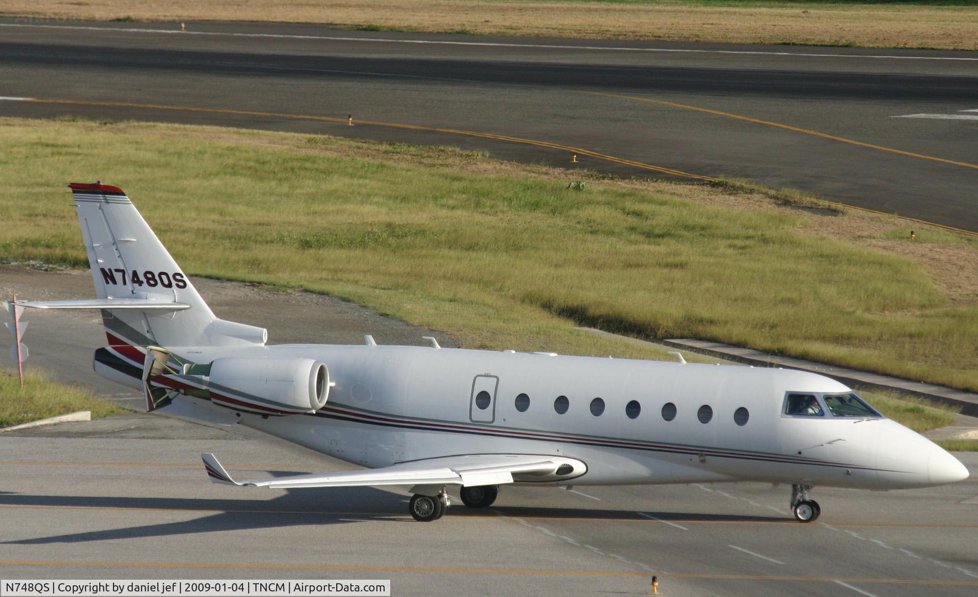 N748QS, 2006 Israel Aircraft Industries Gulfstream 200 C/N 157, taxing runway 10