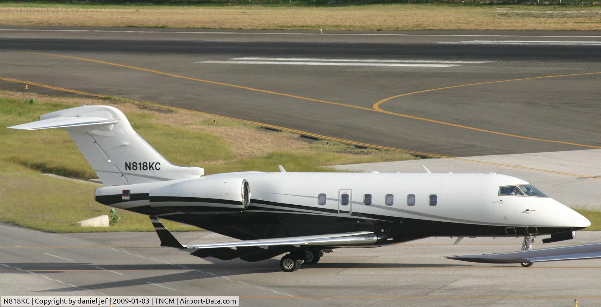 N818KC, 2005 Bombardier Challenger 300 (BD-100-1A10) C/N 20043, taxing runway 10