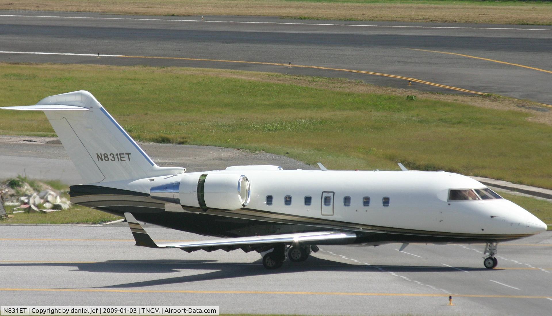 N831ET, 2000 Bombardier Challenger 604 (CL-600-2B16) C/N 5451, taxing runway 10