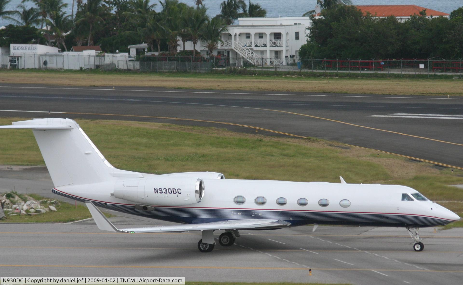 N930DC, 2006 Gulfstream Aerospace GIV-X (G450) C/N 4063, taxing runway 10