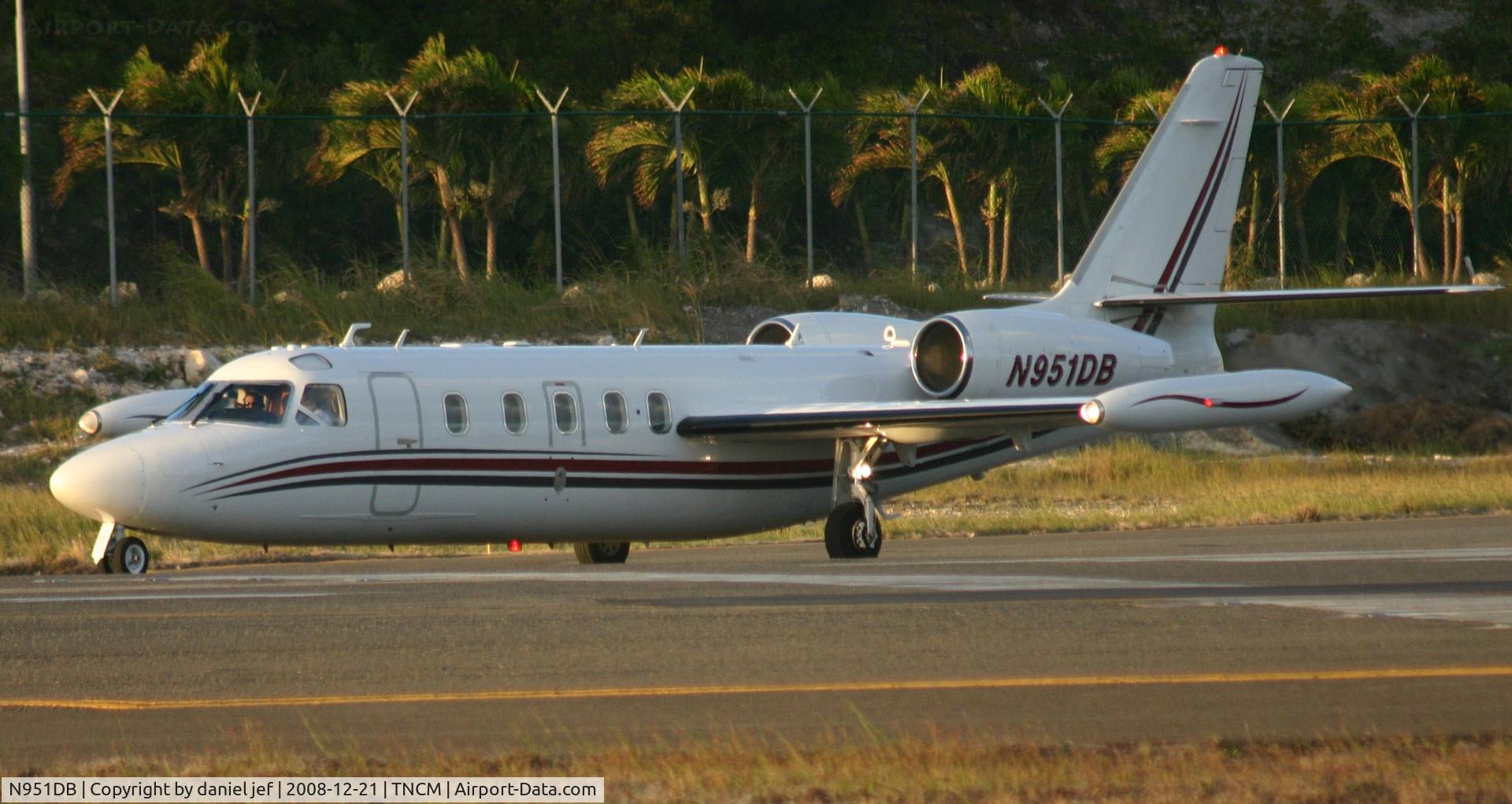 N951DB, 1976 Israel Aircraft Industries IAI-1124 Westwind C/N 195, taxing runway 10
