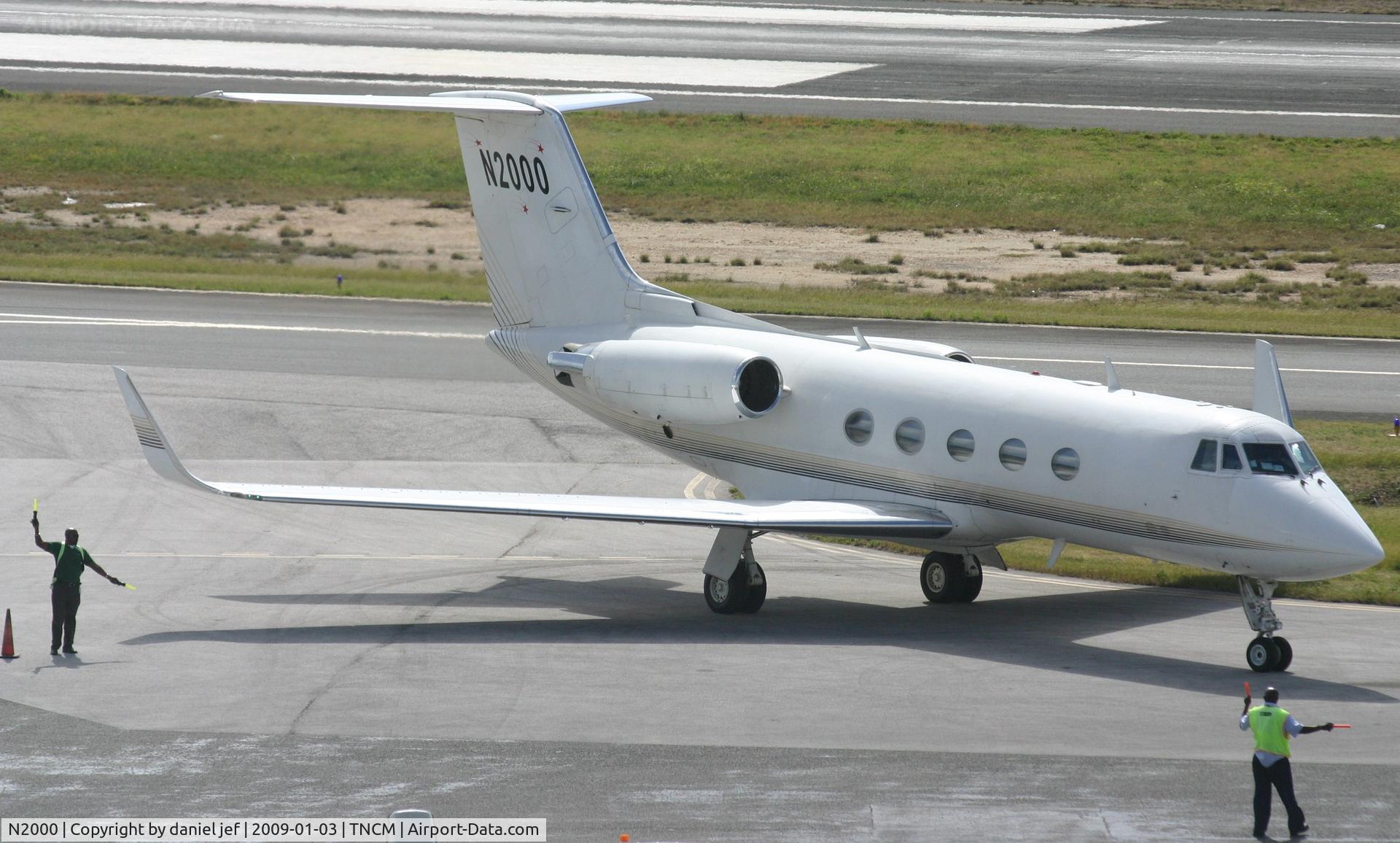 N2000, 1969 Grumman G-1159 C/N 56, Taxing to parking