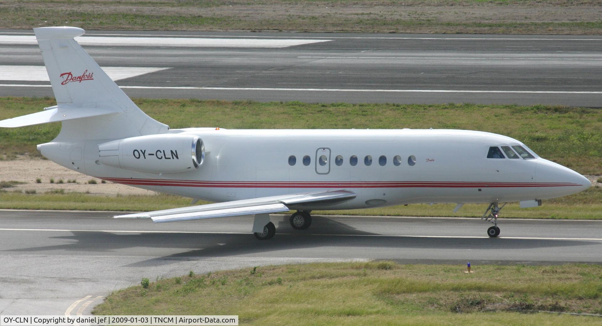 OY-CLN, 2004 Dassault Falcon 2000EX C/N 35, taxing runway 10