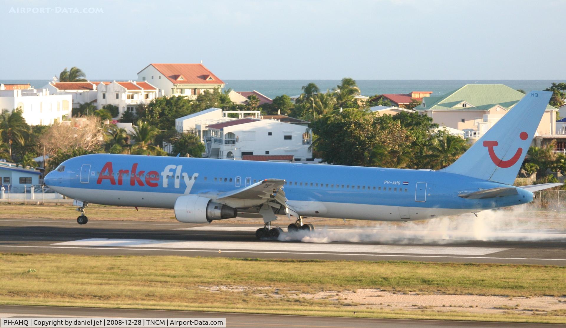 PH-AHQ, 1990 Boeing 767-383 C/N 24477, Landing 10