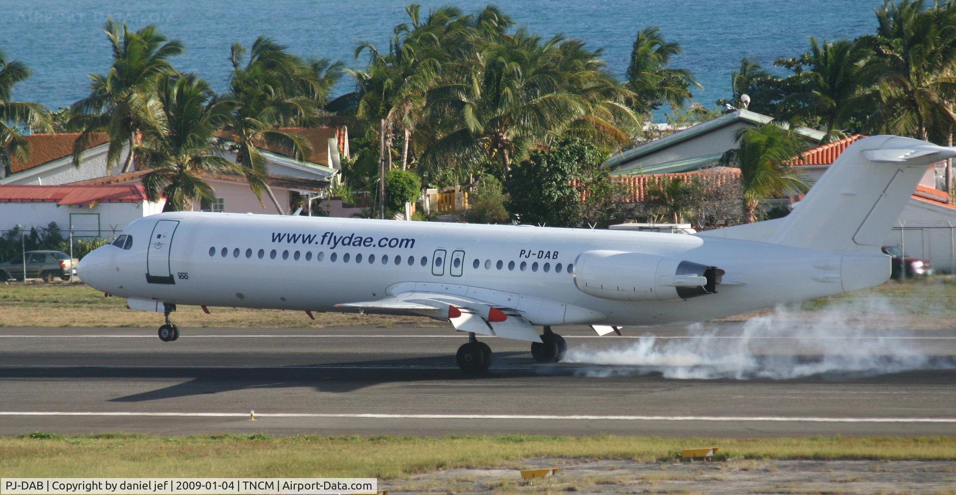 PJ-DAB, 1991 Fokker 100 (F-28-0100) C/N 11331, Landing 10