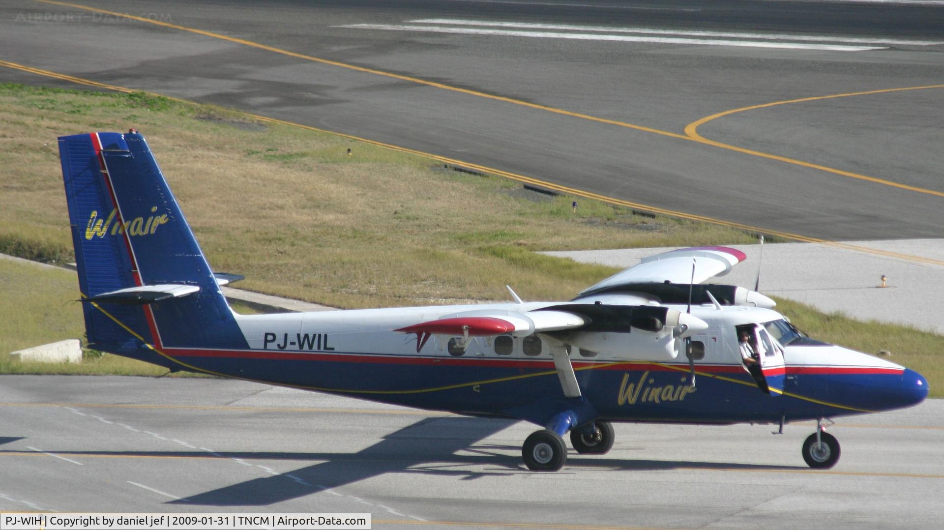 PJ-WIH, 1981 De Havilland Canada DHC-6-300 Twin Otter C/N 766, taxing runway 10