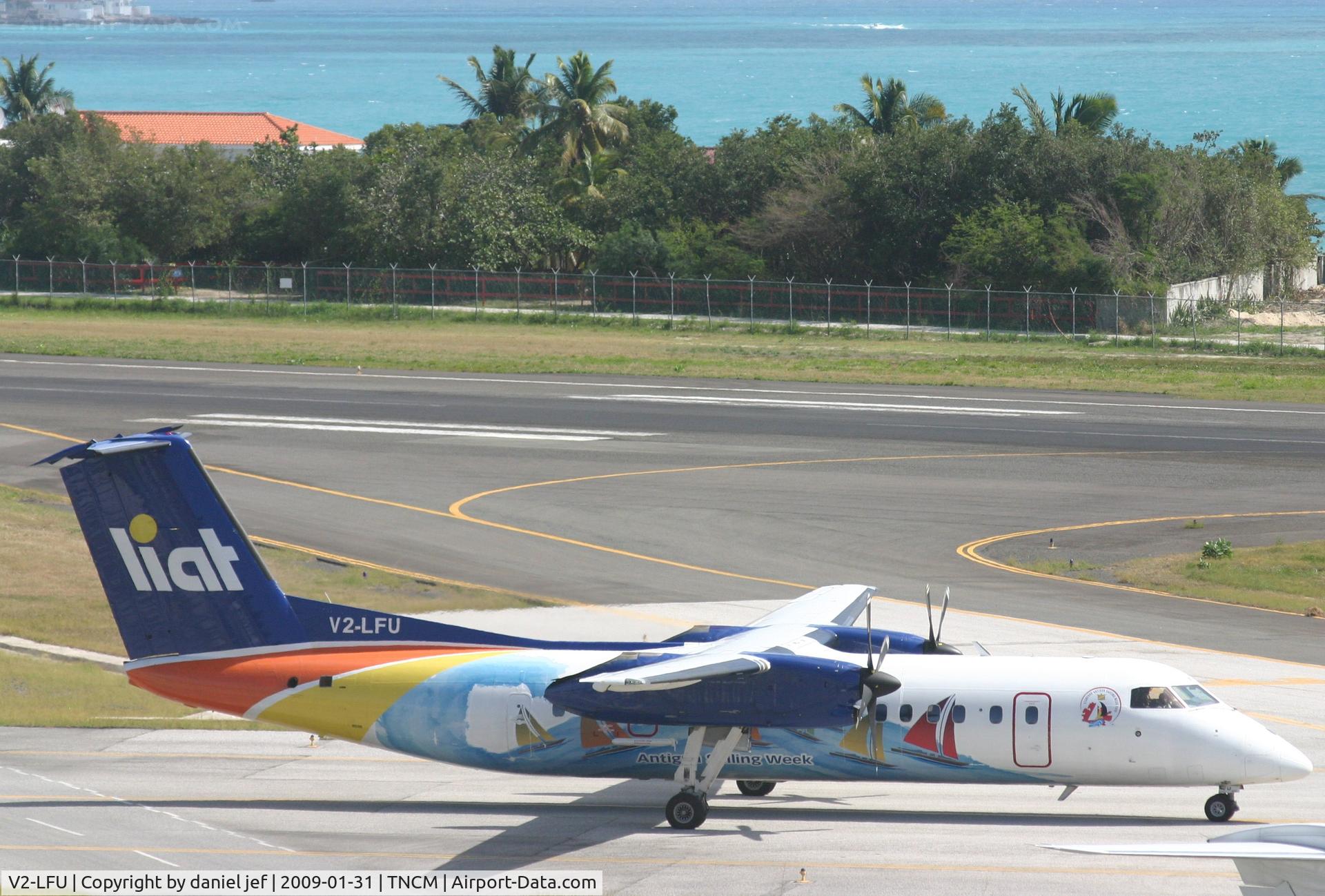 V2-LFU, 1990 De Havilland Canada DHC-8-311 Dash 8 C/N 250, taxing runway 10