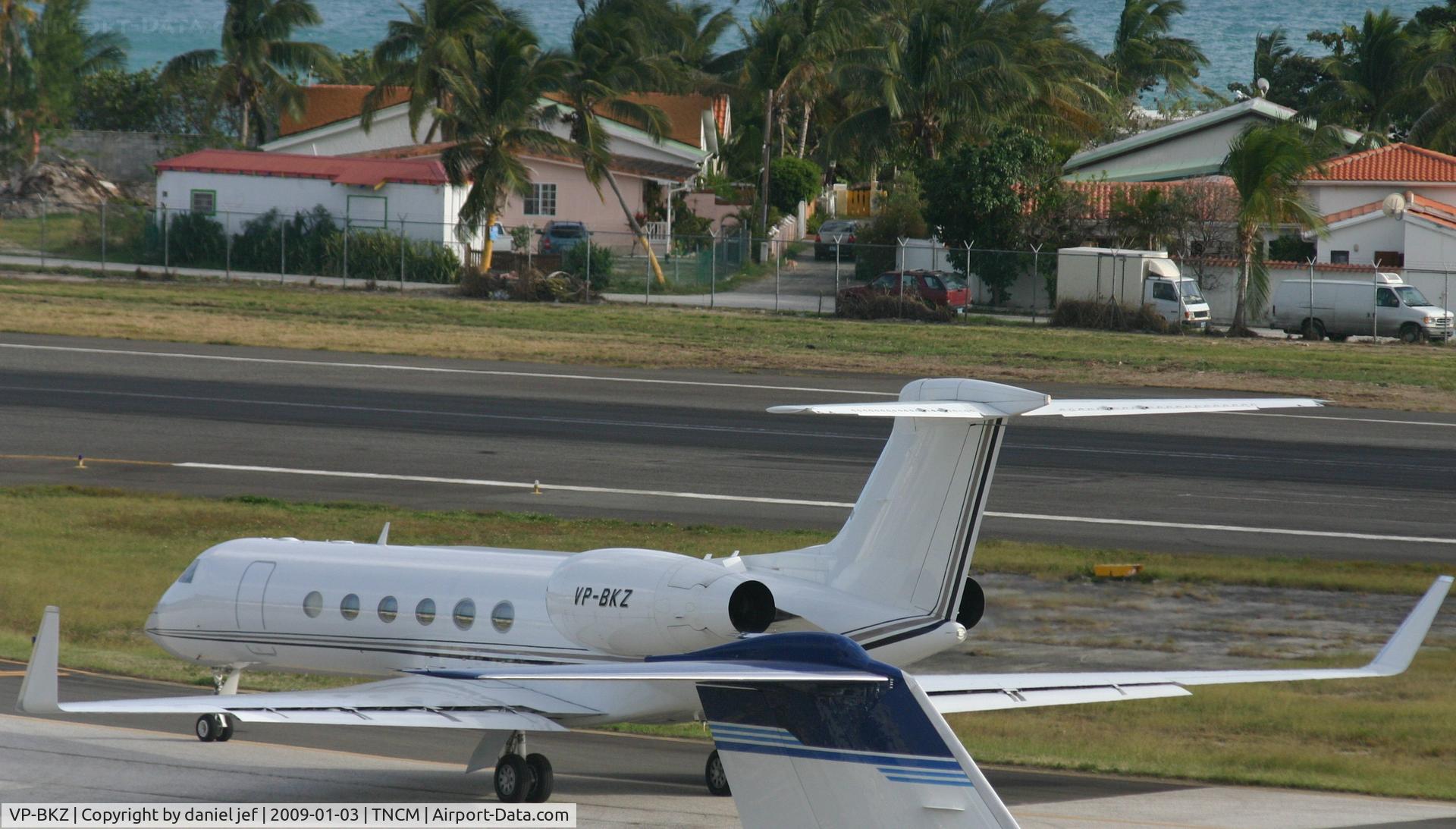 VP-BKZ, 2000 Gulfstream Aerospace G-V C/N 602, park at the cargo ramp