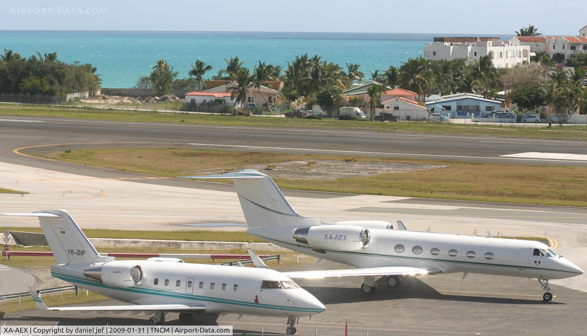 XA-AEX, 1988 Gulfstream Aerospace G-IV C/N 1064, park at the cargo ramp